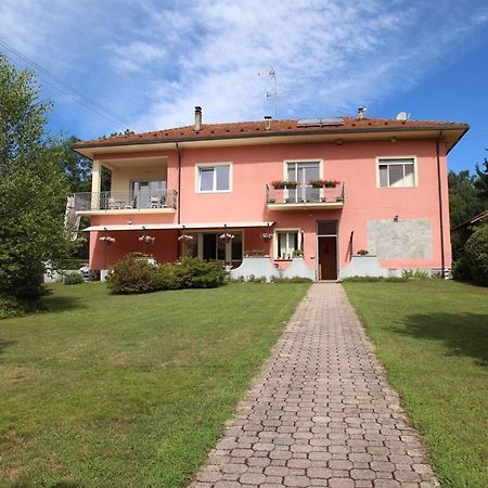 مييْنا La Rosa Tra I Laghi B&B المظهر الخارجي الصورة