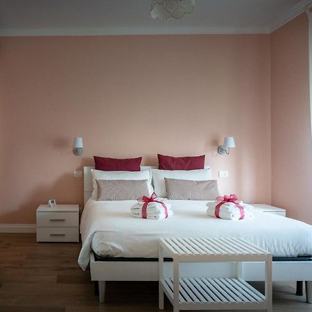 مييْنا La Rosa Tra I Laghi B&B المظهر الخارجي الصورة