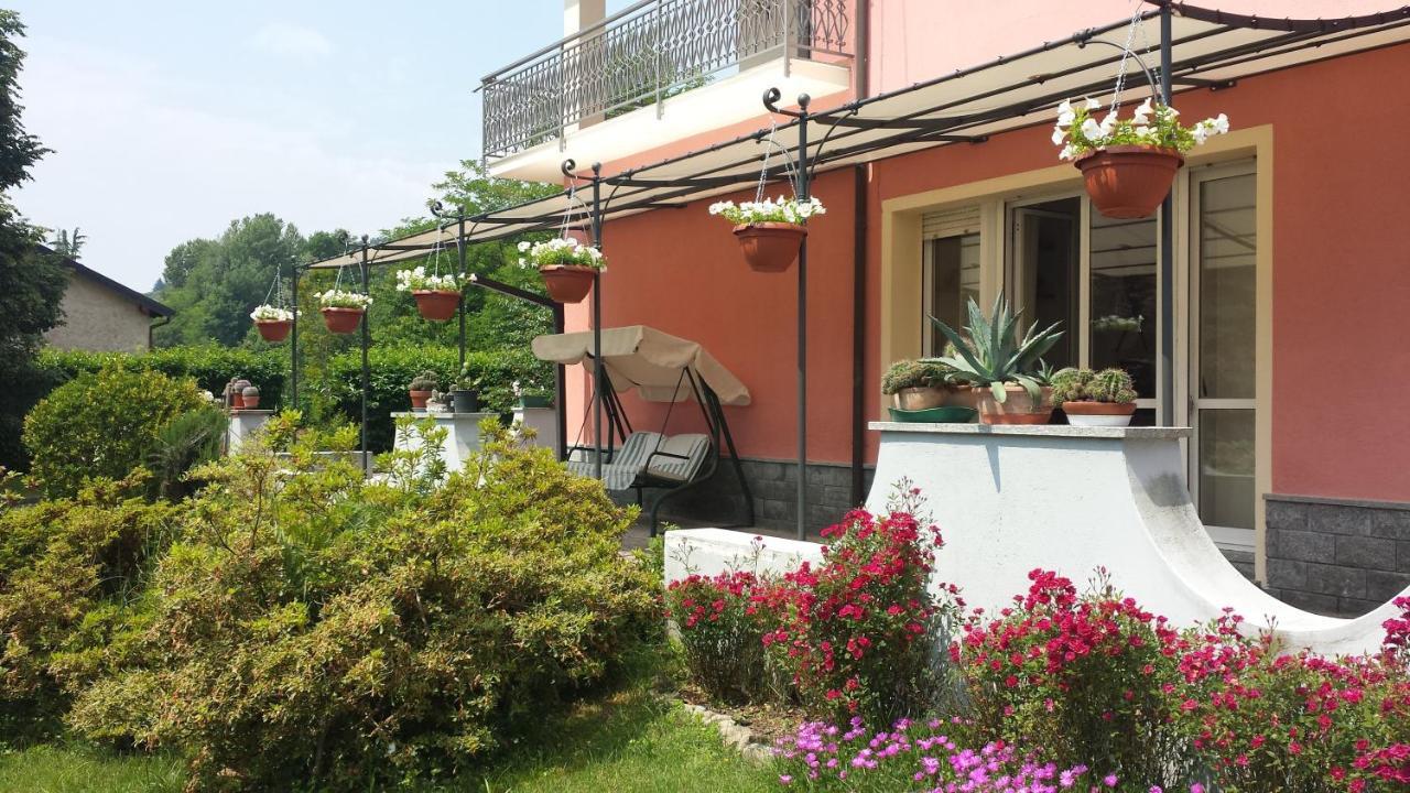 مييْنا La Rosa Tra I Laghi B&B المظهر الخارجي الصورة