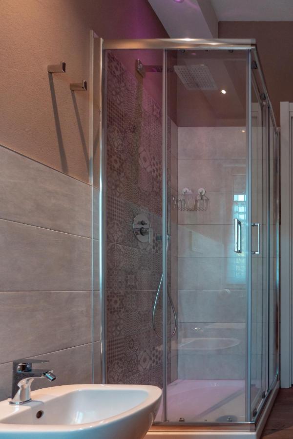 مييْنا La Rosa Tra I Laghi B&B المظهر الخارجي الصورة