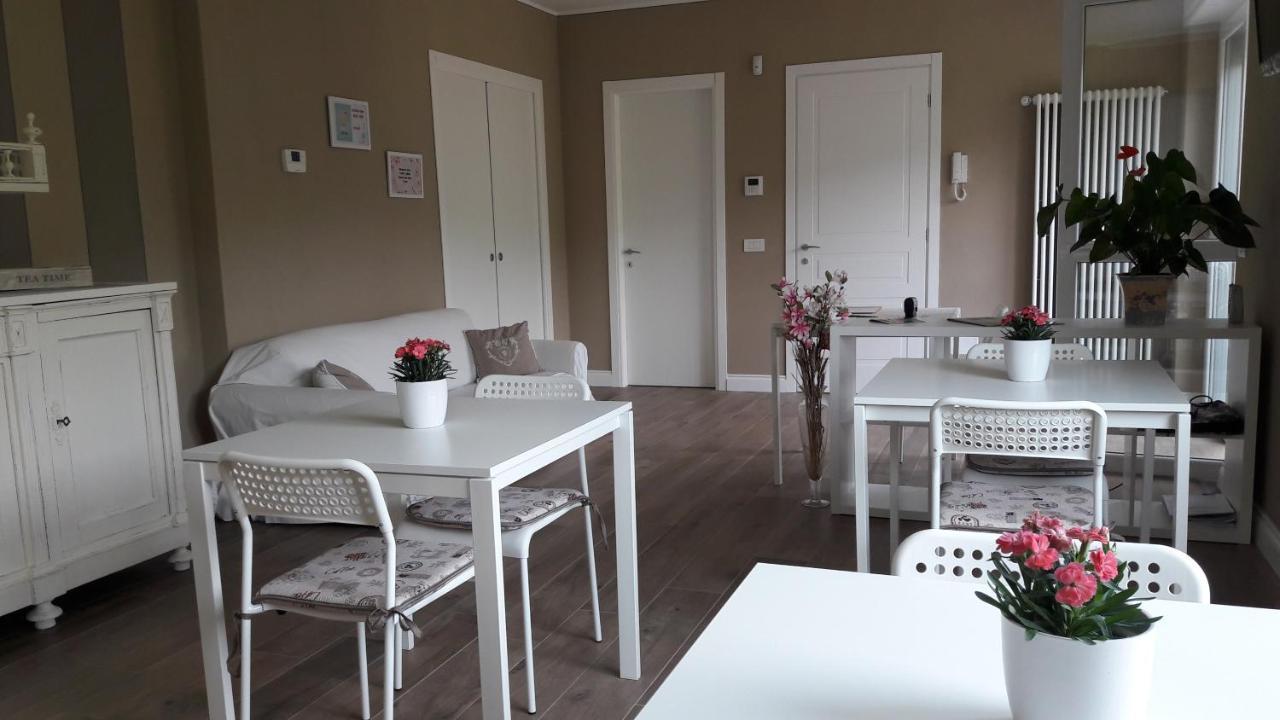مييْنا La Rosa Tra I Laghi B&B المظهر الخارجي الصورة