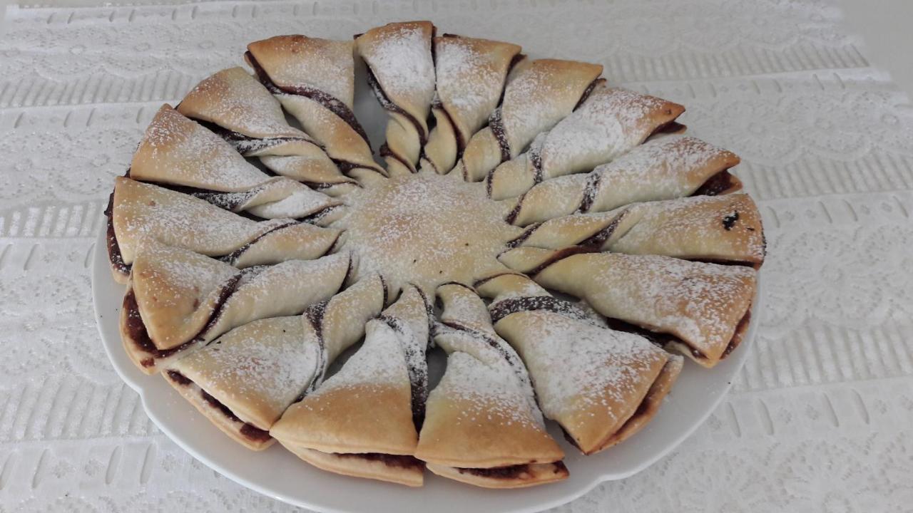 مييْنا La Rosa Tra I Laghi B&B المظهر الخارجي الصورة