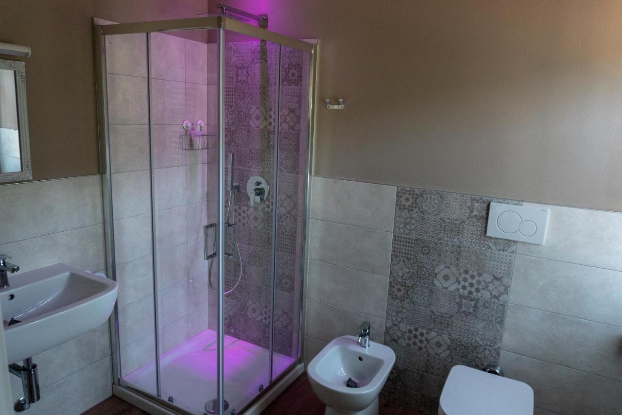 مييْنا La Rosa Tra I Laghi B&B المظهر الخارجي الصورة