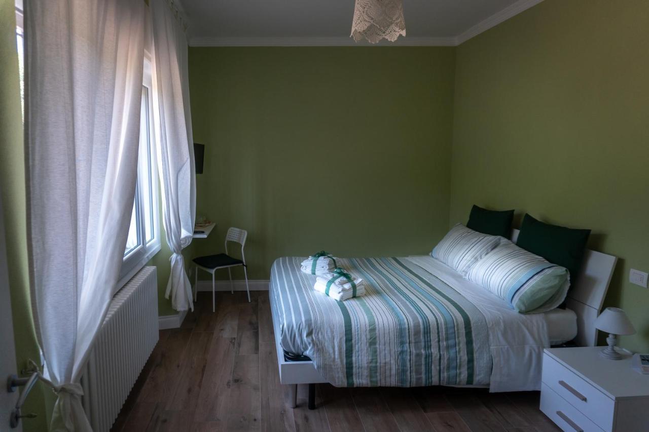 مييْنا La Rosa Tra I Laghi B&B المظهر الخارجي الصورة