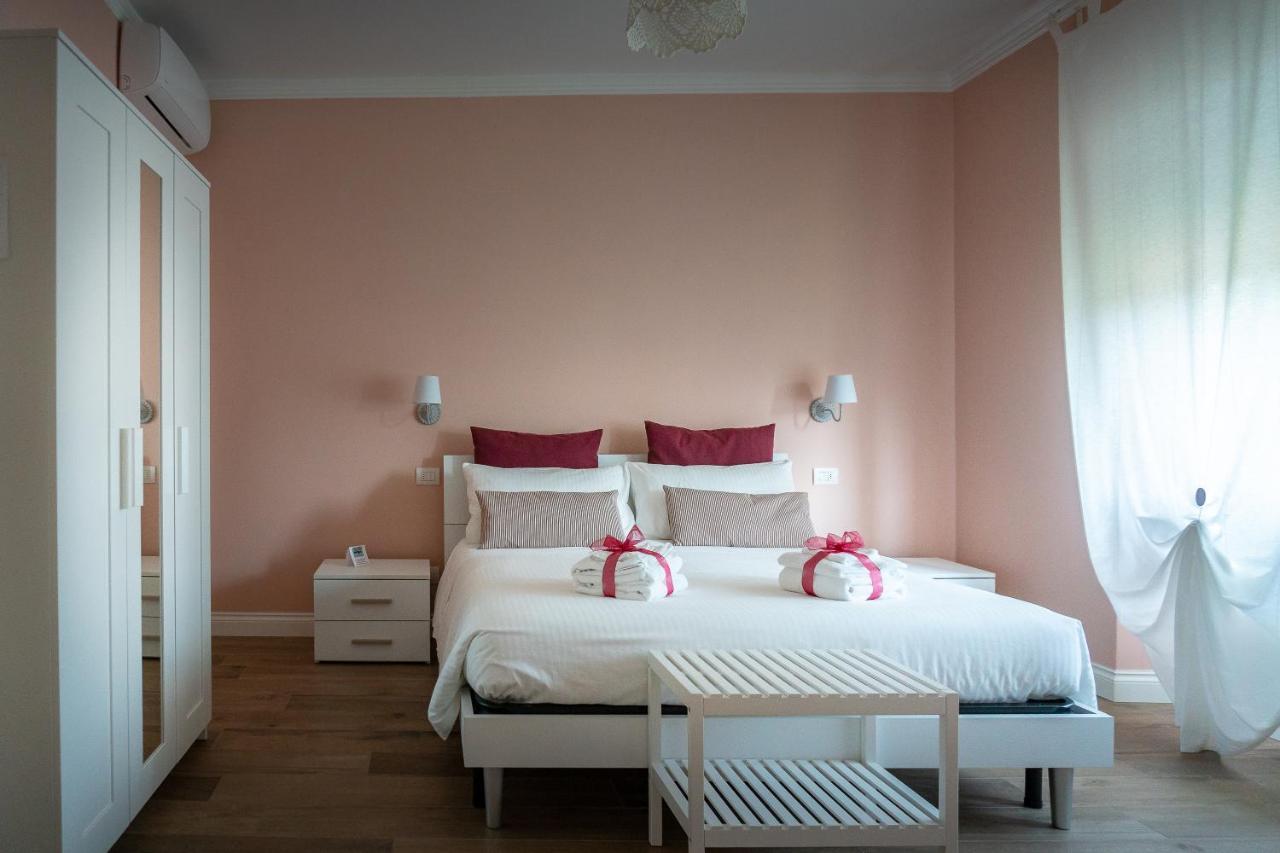 مييْنا La Rosa Tra I Laghi B&B المظهر الخارجي الصورة